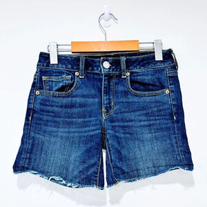 AMERICAN EAGLE Dark wash distressed denim shorts | Casual cutoff style | Size 6*